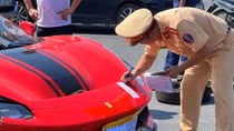 Lái xe Ferrari gây tai nạn chết người ở Hà Nội đã ra đầu thú