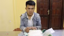 Nam thanh niên bị bắt khi "vận chuyển thuê" cho anh họ 2kg ma túy đá