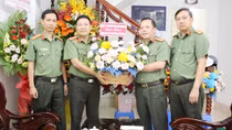 Công an các đơn vị, địa phương chúc mừng Văn phòng thường trú Báo CAND tại ĐBSCL
