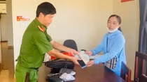 Nhặt được 17 triệu đồng nhờ Công an tìm người trả lại