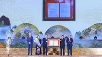 Vinh danh nữ sĩ Hồ Xuân Hương