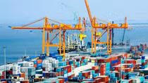 Vận chuyển hàng từ đường bộ sang đường biển còn khó khăn