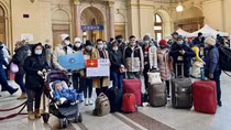 Các cơ quan đại diện đã đón hơn 3500 người Việt được sơ tán từ Ukraine