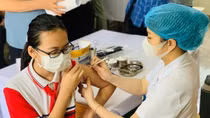 Không nên quan niệm không cần tiêm vì nếu trẻ mắc COVID-19 chỉ triệu chứng nhẹ