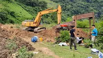 Dựng công xưởng dã chiến trái phép để "moi ruột" núi tìm vàng