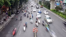 Đường Nguyễn Trãi sau phân làn vẫn "mạnh ai nấy đi"