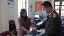 Người phụ nữ trả lại hơn 100 triệu đồng cho người đánh rơi