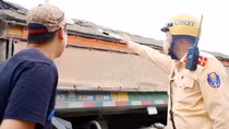 Xe tải độ thùng "chạy khung giờ đẹp" định qua mặt CSGT
