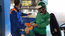 Giá xăng có thể giảm mạnh vào ngày 12/12