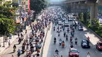 Hà Nội: Xử lý nghiêm xe đi sai làn trên đường Nguyễn Trãi