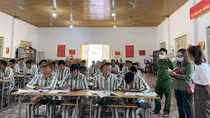 Chuyện nhân văn ở lớp "xóa mù" tại Trại giam Yên Hạ