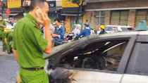 Taxi đang chạy bỗng dưng... bốc cháy