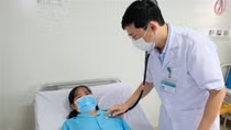 Bóc tách khối u khủng trong lồng ngực người phụ nữ
