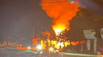 Lửa thiêu trụi cây ATM
