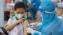Tiêm vaccine phòng COVID-19 giúp trẻ phòng ngừa các biến chủng mới