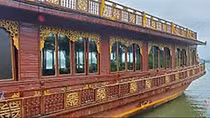 Ngự thuyền được đầu tư hàng tỷ đồng rồi “đắp chiếu”