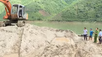 Xử lý nghiêm hành vi khai thác cát trái phép trên sông Đà