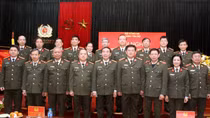 Xây dựng đội ngũ cán bộ thanh tra giỏi về nghiệp vụ, am hiểu chính trị, xã hội, pháp luật