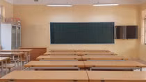 Quạt trần mới lắp rơi trong giờ học, một học sinh bị thương