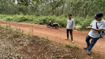 Khởi tố đối tượng đốt chân cháu bé 8 tuổi