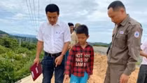 Ném vật liệu nổ, một thiếu niên suýt mất mạng