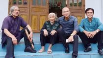 Mẹ và ngôi nhà ngập gió tuổi thơ