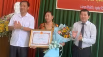 Biểu dương 2 người phụ nữ nhặt được gần 400 triệu đồng đem trả người đánh rơi