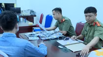 Bắt vụ mua bán thiết bị siêu nhỏ để gian lận trước ngày thi tốt nghiệp