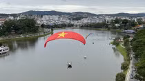 Dù lượn bay tham quan Đà Lạt trên không