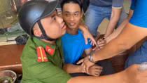 Trao thưởng cho Công an xã Yên Dương