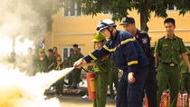 Trẻ em Hà Nội học cách thoát hiểm khi gặp hỏa hoạn