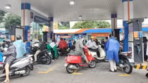Đầu tuần, nhiều cây xăng "nêm cứng" người, xe