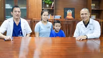 8 năm, 3 lần mổ tim cứu em bé người Lào