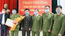 Thưởng Công an Đông Hà bắt giữ vụ vận chuyển 4 bánh heroin và 10kg ma túy đá