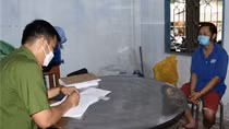 Bé gái 11 tuổi bị bạn trai quen qua mạng xâm hại