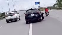 Triệu tập lái xe ô tô kéo lê vợ trên đường vành đai 3
