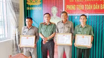 Khen thưởng 3 bảo vệ dân phố dũng cảm trấn áp tội phạm