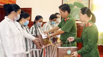 Tết ấm tình người ở Trại giam Định Thành