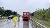 Hai xe khách đấu đầu trên cao tốc Nội Bài - Lào Cai