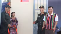 Trung đoàn CSCĐ Nam Trung bộ trao tặng 3 căn nhà tình nghĩa