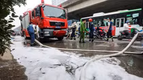 Hiện trường đám cháy giữa trưa rằm tháng Giêng ở Hà Nội