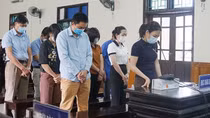 Nâng giá thiết bị để bòn rút ngân sách