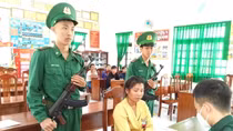 Vợ gửi ma túy ra tàu cá cho chồng sử dụng
