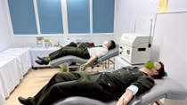 4 chiến sĩ Công an Hà Tĩnh kịp thời hiến máu cứu cụ ông 80 tuổi