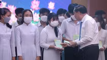 Tiếp sức học trò khó khăn