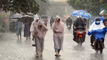 Mưa to khắp dải miền Trung và Tây Nguyên, Hà Nội oi nóng