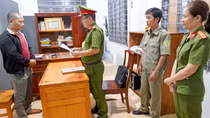 Khởi tố cặp vợ chồng hành hạ con ở Bình Phước