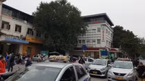 Cần tổ chức lại hoạt động taxi quanh ga Hà Nội