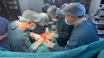 Cứu sống cháu bé bị chấn thương gan, thận nặng hiếm gặp