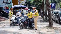 Bị xử phạt, "thần cồn" đổi tại trời nóng nên uống bia giải nhiệt
